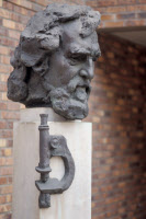Buste d'Elie Metchnikoff sculpté par Znoba