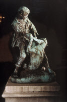 Statue de Jean-Baptiste Jupille terrassant un chien enragé