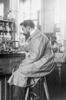 Ernest Fourneau au laboratoire Fischer à Berlin vers 1899-1900