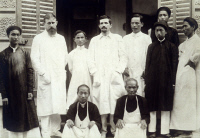 Constant Mathis et son équipe du laboratoire d'Hanoi vers 1912