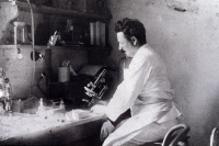 Paul-Louis Simond dans son laboratoire au Brésil