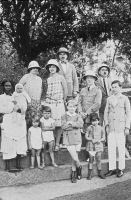 Dr Georges Girard, Herivaux son adjoint et leur famille à l'Institut Pasteur de Madagascar en 1930
