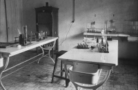 Laboratoire de la peste de l'Institut Pasteur de Madagascar vers 1930