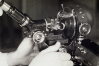 Pierre de Fonbrune (1901-1963) au microforge.