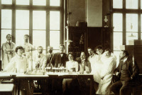 Personnel du laboratoire d'Amédée Borrel en 1911