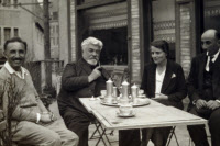 Joseph Magrou et Jean Cantacuzène à la terrasse d'un café en 1931