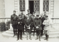 René Legroux entouré d'officiers de l'armée américaine