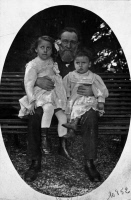Elie Metchnikoff et ses deux enfants