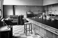 Salle de stérilisation du laboratoire de la tuberculose vers 1932