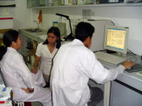Laboratoire de recherche à l'Institut Pasteur d'Hô-Chi-Minh-Ville en 2004