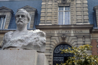 Louis Pasteur, buste par Aronson.