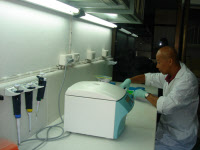 Laboratoire de recherche au Laos en 2006