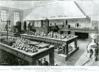 Louis Pasteur dans son laboratoire de l'Ecole Normale Supérieure