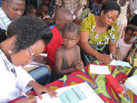 Séance de vaccination contre le virus de l'hépatique B organisée par l'Institut Pasteur de Bangui en février 2012
