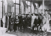 Gabriel Bertrand et son équipe vers 1905