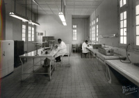 Laboratoire du Service Central d'Etudes et de Prophylaxie de la peste en 1957