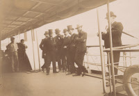 Salimbeni et des amis sur un bateau. Mission au Brésil, 1901-1905.