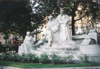 Monument Boucicaut par Paul Moreau-Vauthier