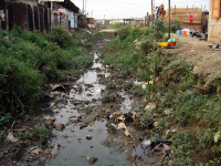 Défaut d'assainissement en zone urbaine à Douala Cameroun en 2004