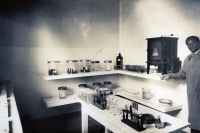 Laboratoire de la peste de l'Institut Pasteur de Madagascar vers 1928