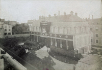 L'Institut Pasteur le jour des funérailles de Louis Pasteur le 5 octobre 1895