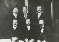 Albert Calmette entouré de ses collaborateurs à l'Institut Pasteur de Lille.