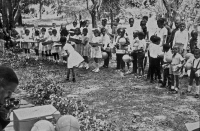 Cérémonie des cadeaux aux enfants du personnel de l'Institut Pasteur de Madagascar pour l'arbre de Noël en 1968