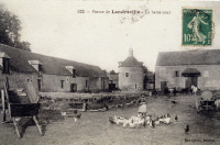 Carte postale "Ferme de Landreville - La basse cour"