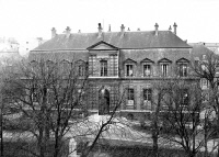 Façade du bâtiment historique de l'Institut Pasteur vers 1940.
