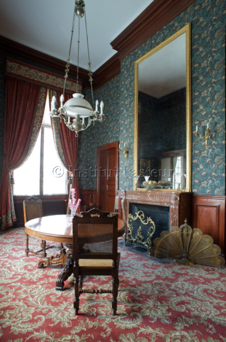 La petite salle à manger dans l'appartement de Louis Pasteur.