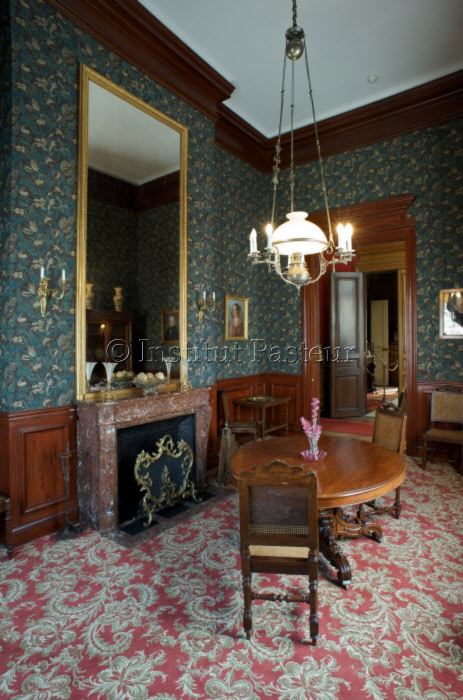 La petite salle à manger dans l'appartement de Louis Pasteur.