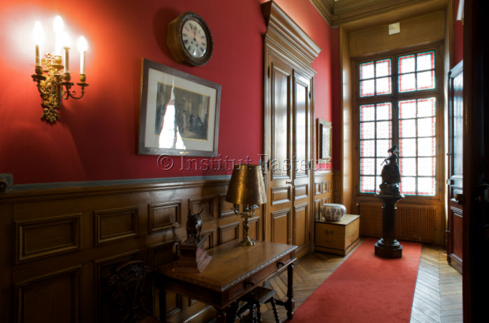Couloir du premier étage dans l'appartement de Louis Pasteur.