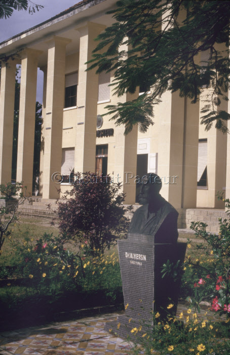 Buste d'Alexandre Yersin - Institut Pasteur de Nha Trang