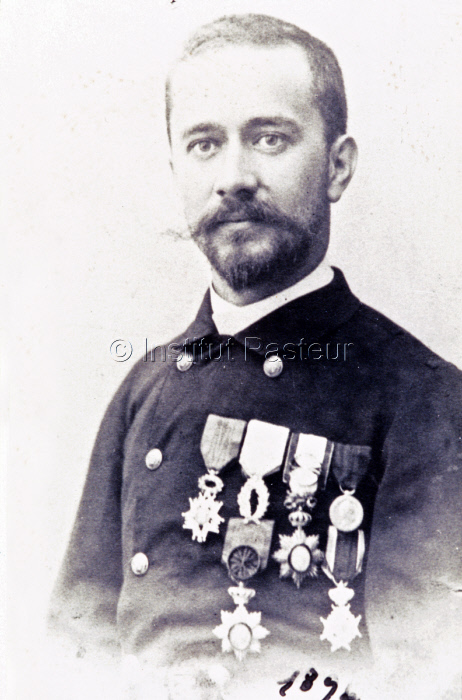 Albert Calmette en officier de la marine en 1894