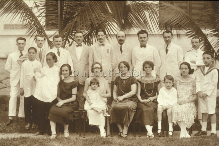 Personnel de recherche de l'Institut Pasteur de Saïgon en 1925