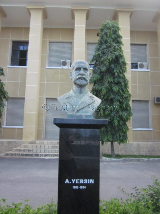 Buste sculpté d'Alexandre Yersin à l'Institut Pasteur de Nha Trang