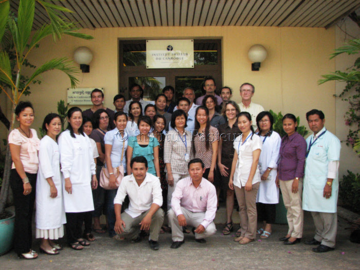 Equipe d'épidémiologie et équipe de santé publique de l'Institut Pasteur du Cambodge, Juin 2012.