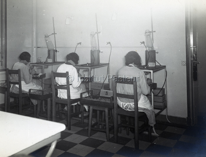 Laboratoire de la tuberculose à l'Institut Pasteur en 1932.