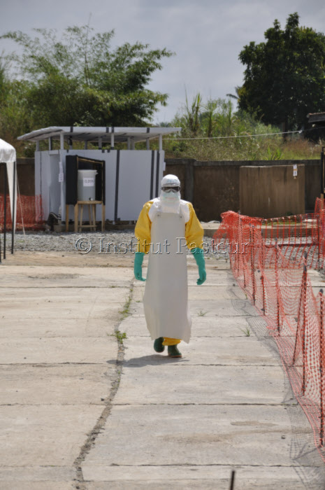 Crise Ebola 2014 : Centre de traitement Ebola de Macenta en Guinée forestière le 29 novembre 2014