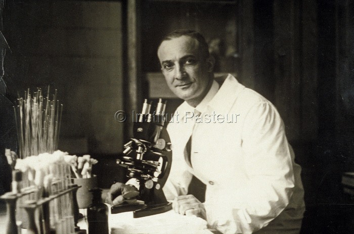 Jean Laigret (1893-1966) au laboratoire