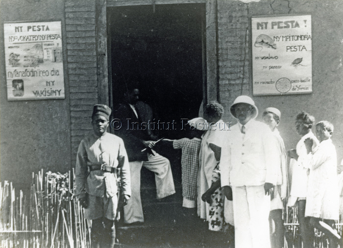 Madagascar. Vaccination antipesteuse vers 1928