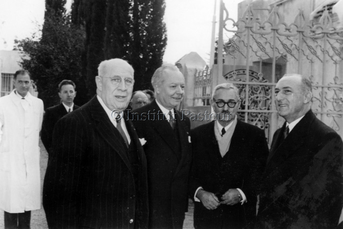 Inauguration d'un nouveau bâtiment de l'Institut Pasteur de Tunis en 1952