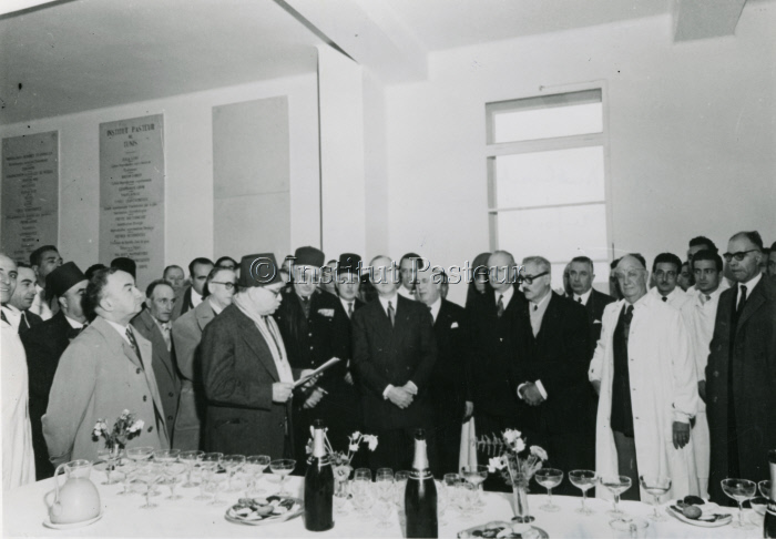 Inauguration d'un nouveau bâtiment de l'Institut Pasteur de Tunis en 1952