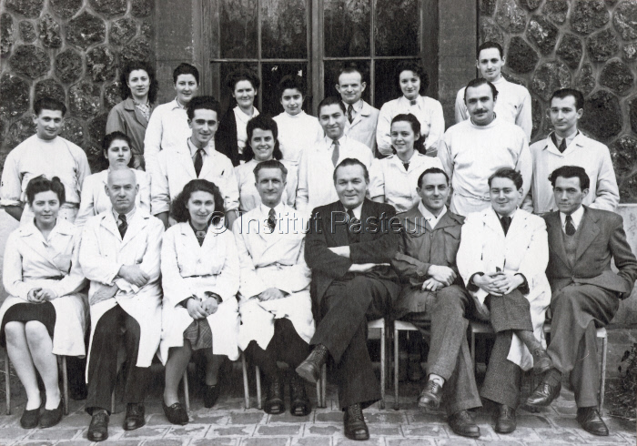 Service de chimie biologique dirigé par Michel Macheboeuf vers 1946 - 1947