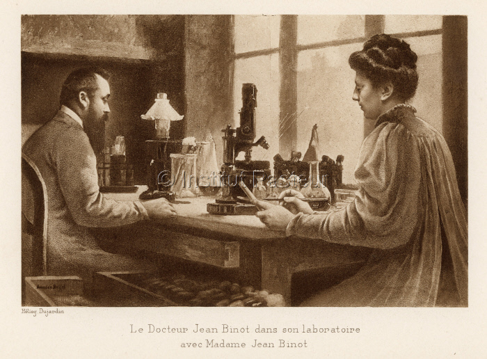 Jean Binot (1867-1909) dans son laboratoire avec Madame Binot